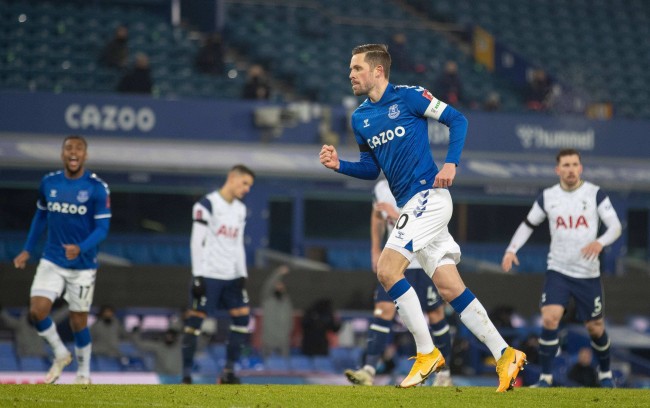 何对手在下 何对手在下